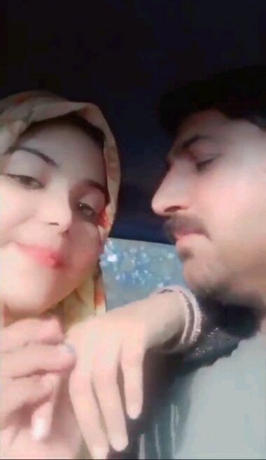 Extremely cute kashmiri girl indian sexy xxx enjoy with uncle mms