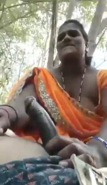 Mature horny village aunty bath enjoy big cock in jungle