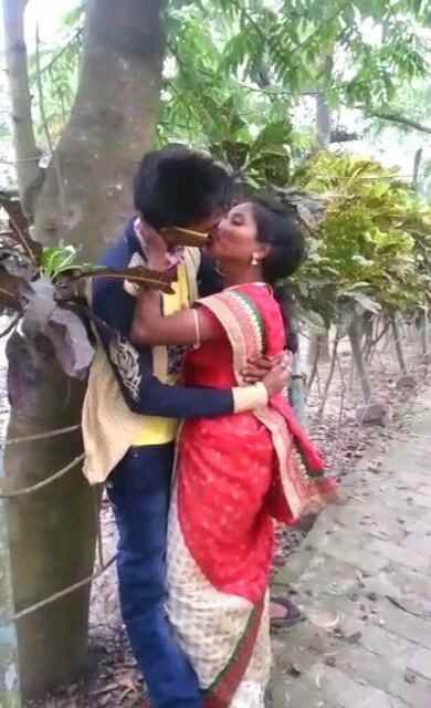 Desi village porn video bhabi enjoy with young devar outdoor HD