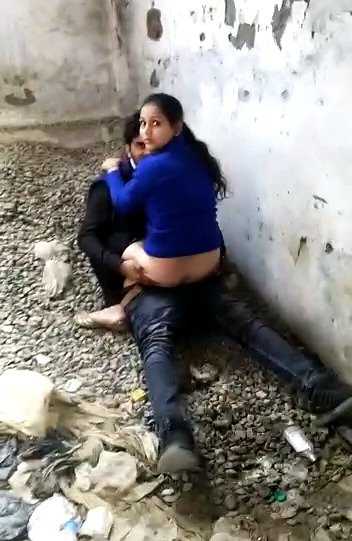 Horny lover indian xxx vidio couple caught fucking outdoor