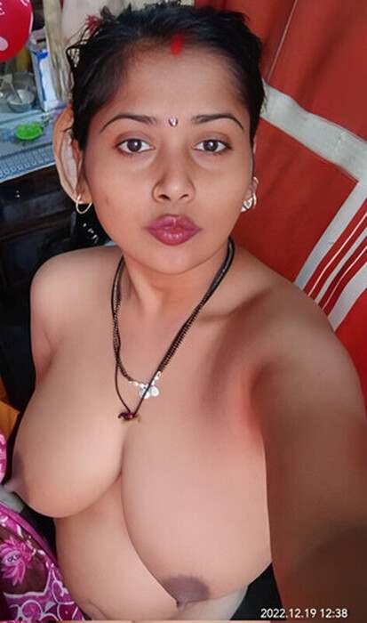 Super hot big boobs bhabi pics of tits all nude album (2)