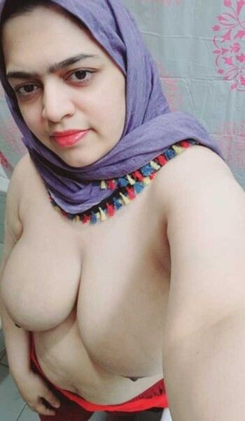 Paki super milf bhabi pakistani naked showing her big tits milk tank