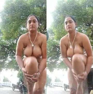 Tamil-mallu-big-tits-aunty-ki-chudai-bathing-outdoor-mms-HD.jpg