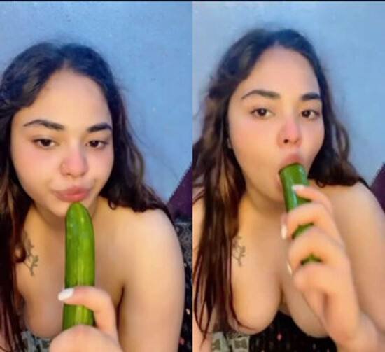 Hottest-horny-babe-india-proon-play-with-cucumber.jpg