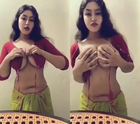 Hot-babe-i-sex-videos-removing-her-clothes-live-on-her-webcam.jpg
